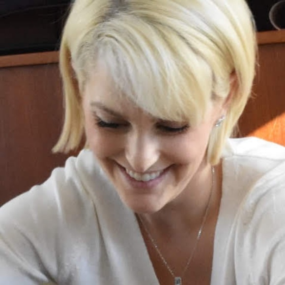 Meet your Posher, Lauren - Picture 1 of 1